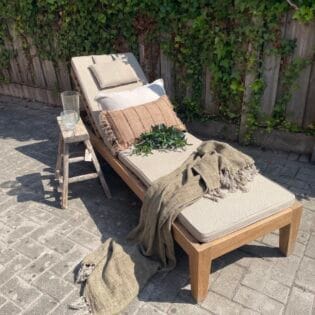 Ligbed teakhout met kussen Garden-collectie