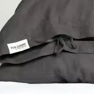 purelinnen_details hoofdkussen donkergrijs met strikjes